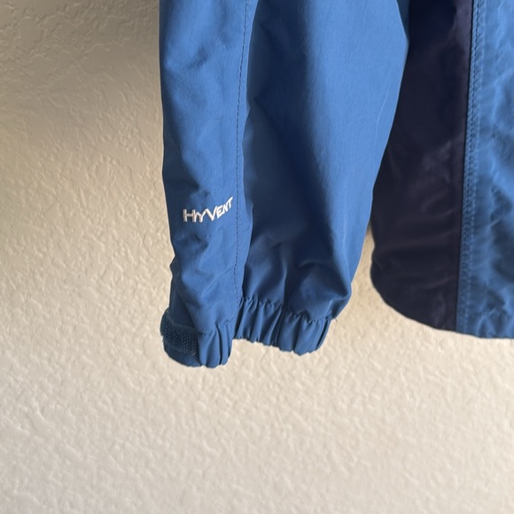 The North Face Rain Jacket - Picture 6 of 6